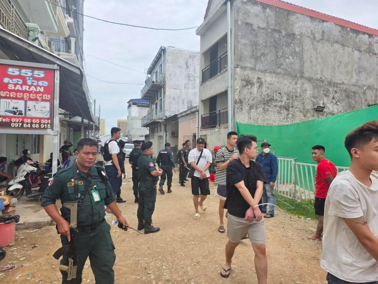 #柬埔寨 柴桢省警方突袭两处网诈窝点，一举抓获110名涉案人员，查获大批作案设备