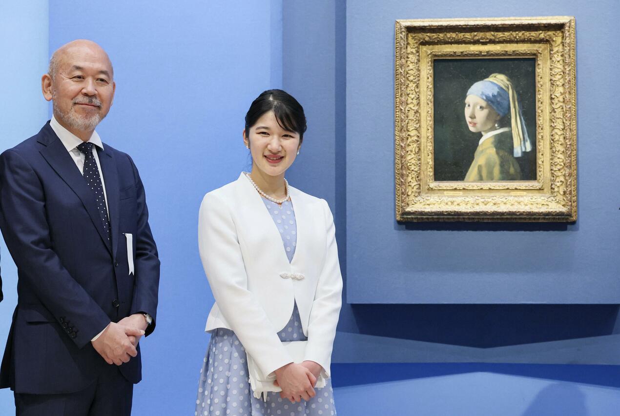 日本天皇长女爱子参观维米尔《戴珍珠耳环的少女》展