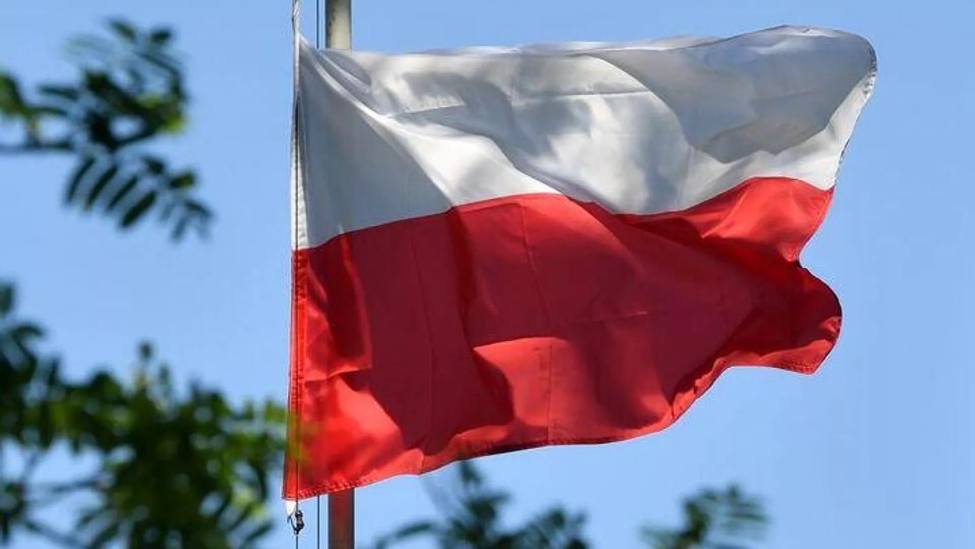 #国际新闻：波兰副总理兼防长卡梅什：必要时封死与俄白所有边境口岸，东盾计划25亿美元囤工事！
