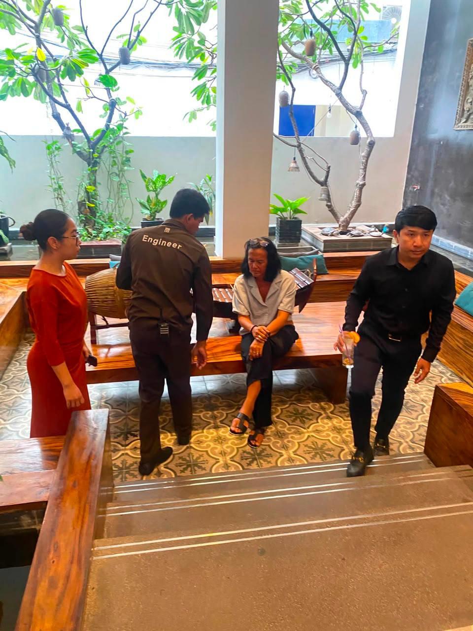 #柬埔寨 金边BKK1区酒店外籍女子醉酒与人起争执，网传信息澄清当事人并非泰国人