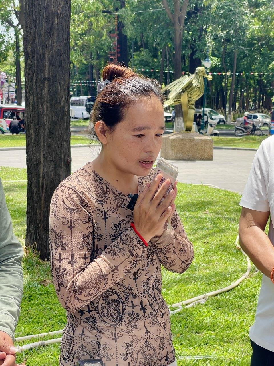 #柬埔寨 善心商户探望车祸脑出血贫困少年，捐赠物资暖心帮扶困境家庭渡难关