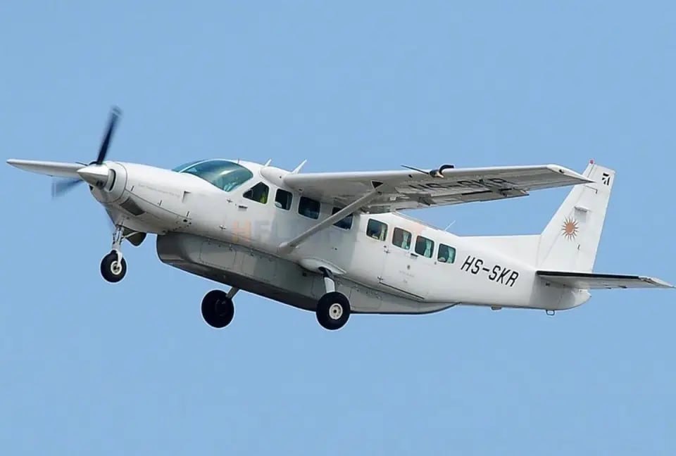 #国际新闻：菲3架小型飞机非法侵入黄岩岛领空，南部战区喊话警告