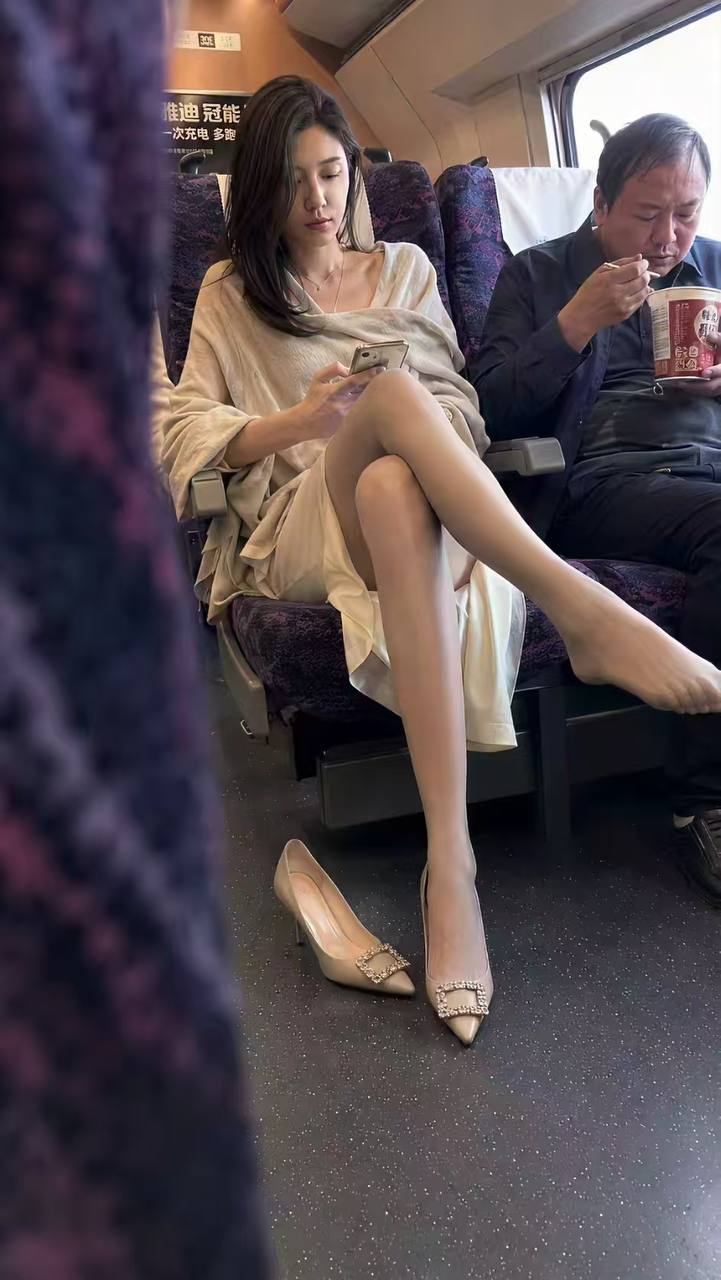 车厢吃泡面味道大 什么素质啊！