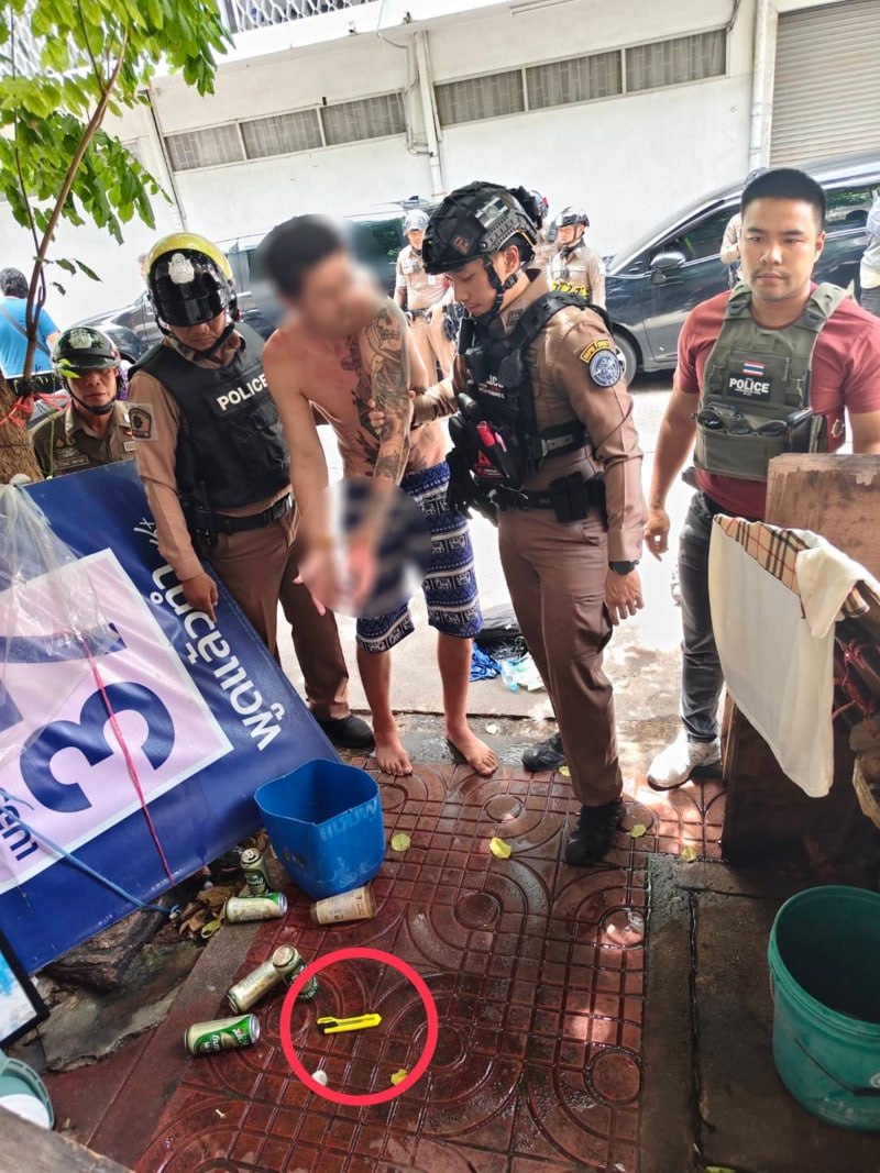 #泰国 美国男子吸毒后便利店行窃，持美工刀割伤副警长颈部，警方半小时火速抓捕归案