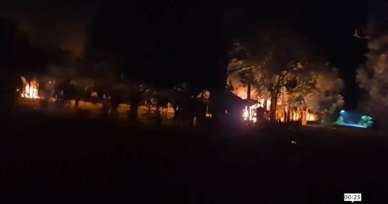 #泰国 那拉提瓦府爆发连环暴力事件，暴徒纵火炸车袭机构，多区域同步制造动乱