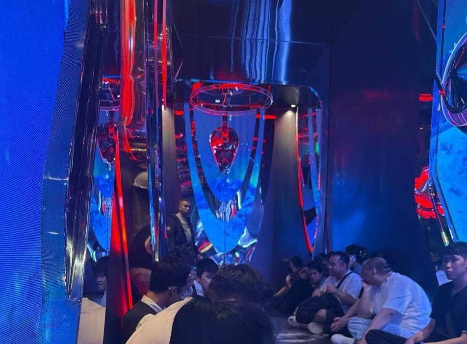 #马来西亚资讯：吉隆坡夜场突发执法行动：华纳KTV遭警方突击检查