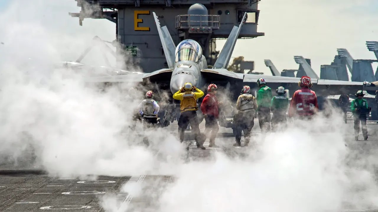 #国际新闻：特朗普强令CVN-81弃电磁弹射改回蒸汽，60天交改图引海军反弹