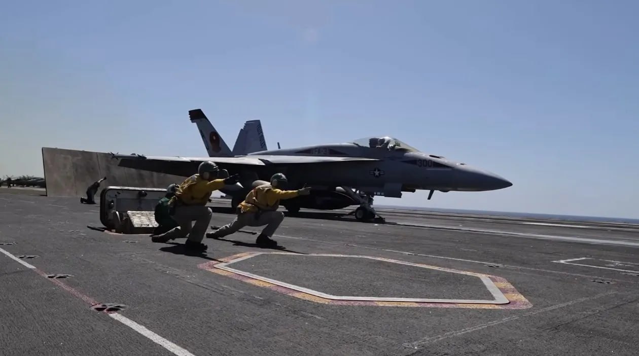 #国际新闻：特朗普强令CVN-81弃电磁弹射改回蒸汽，60天交改图引海军反弹