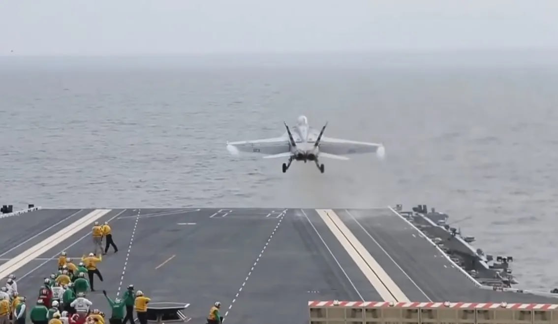 #国际新闻：特朗普强令CVN-81弃电磁弹射改回蒸汽，60天交改图引海军反弹