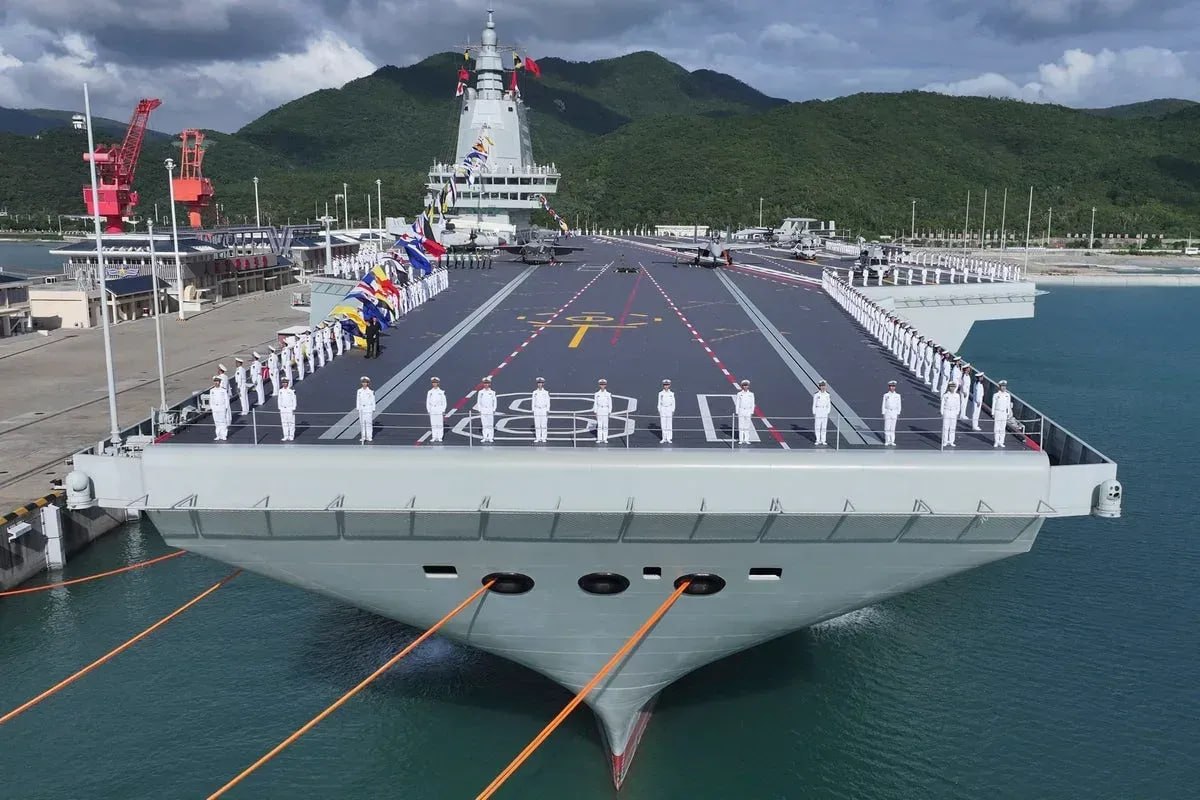 #国际新闻：特朗普强令CVN-81弃电磁弹射改回蒸汽，60天交改图引海军反弹