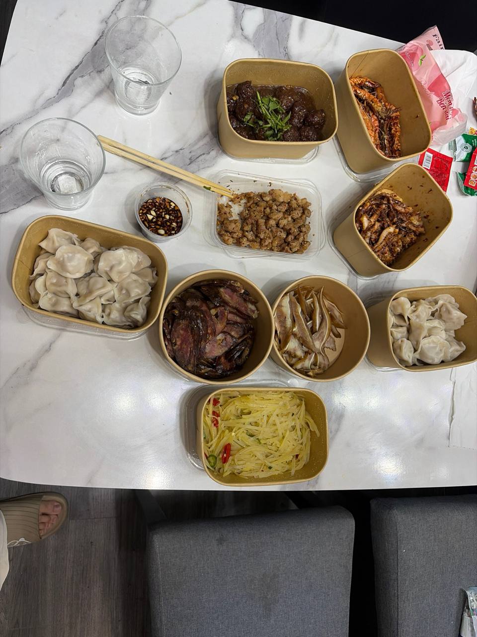 简单喝点，一桌600块.