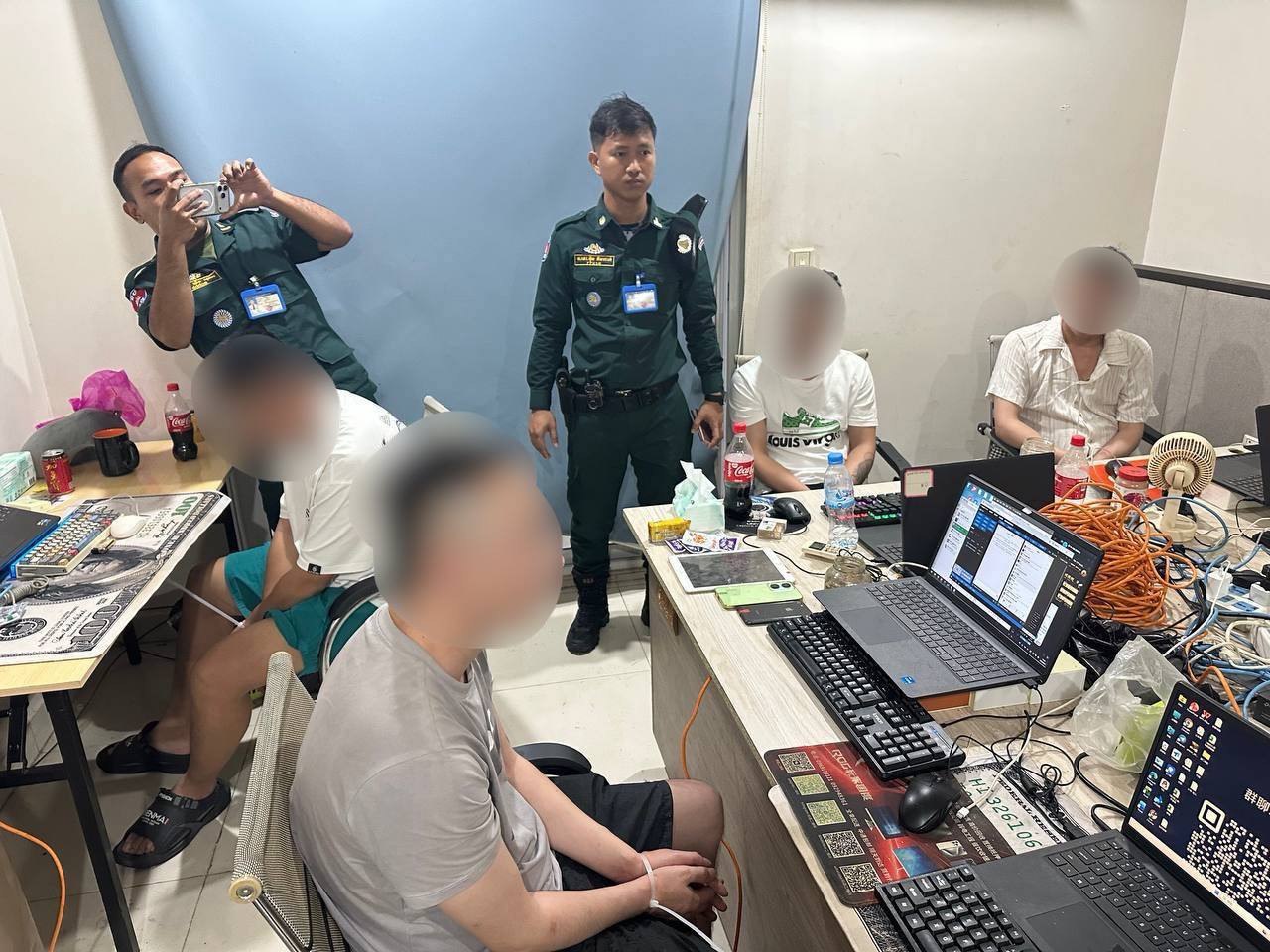 #柬埔寨 西哈努克市开展扫网诈专项行动，查获电子证物，7名中国籍涉案男子被捕