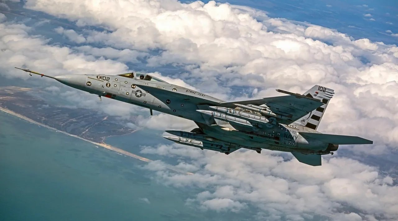 #国际新闻：美海军尾钩年会亮AIM-424“恶意”超远程空空弹，463公里进F-35C弹舱！