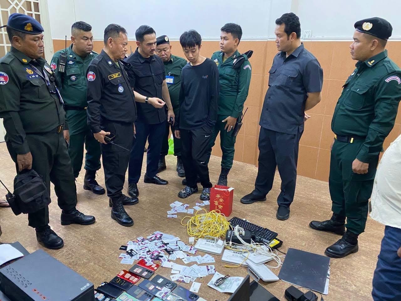 🇰🇭 #金边 #雷西郊区 查获两处电诈窝点 抓获4名涉案人员