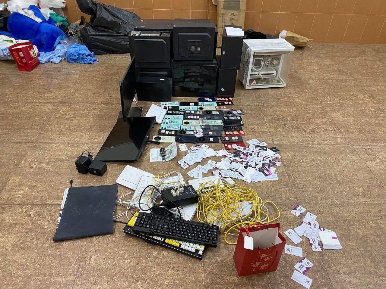 🇰🇭 #金边 #雷西郊区 查获两处电诈窝点 抓获4名涉案人员