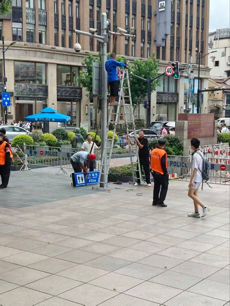 辱华了 ？ 华为 公厕 指示牌挺狂啊？