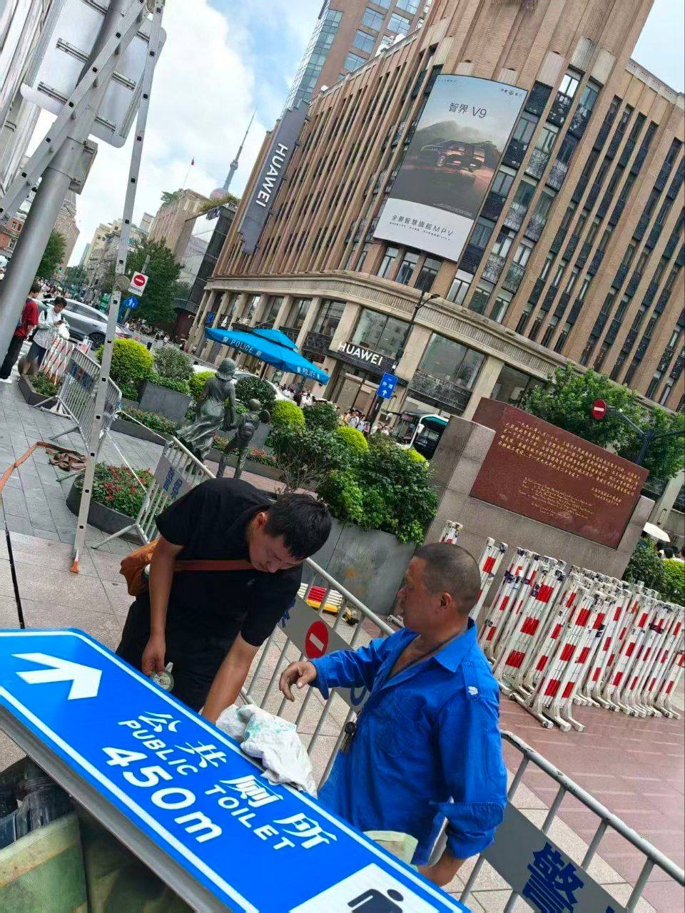 辱华了 ？ 华为 公厕 指示牌挺狂啊？