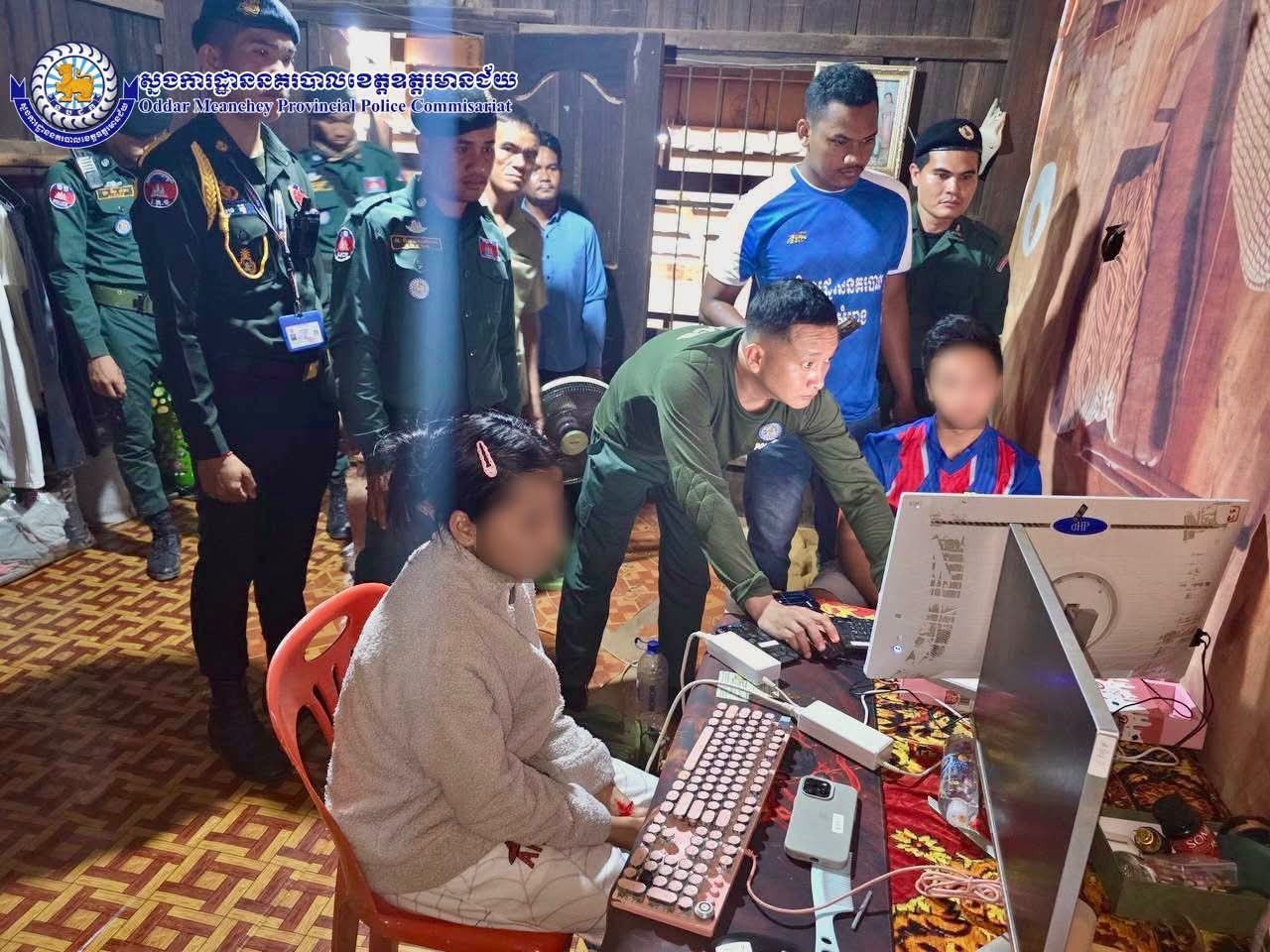 #柬埔寨 上丁省警方捣毁一处网络诈骗窝点，特潘普拉萨县抓获两名嫌疑人，查获电脑与苹果手机