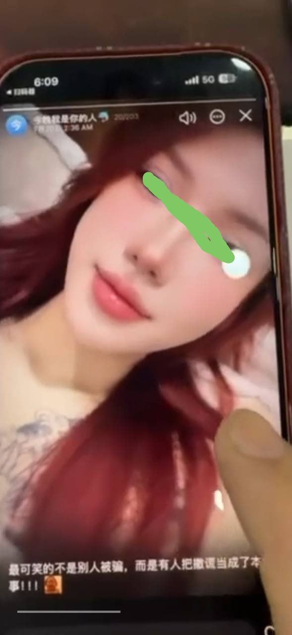 #网友投稿：大家一定注意这个越南娼妇，这个女的不仅要偷东西，而且还要拷贝你手机里面的数据，带着一个女儿，老公已经去坐牢了…