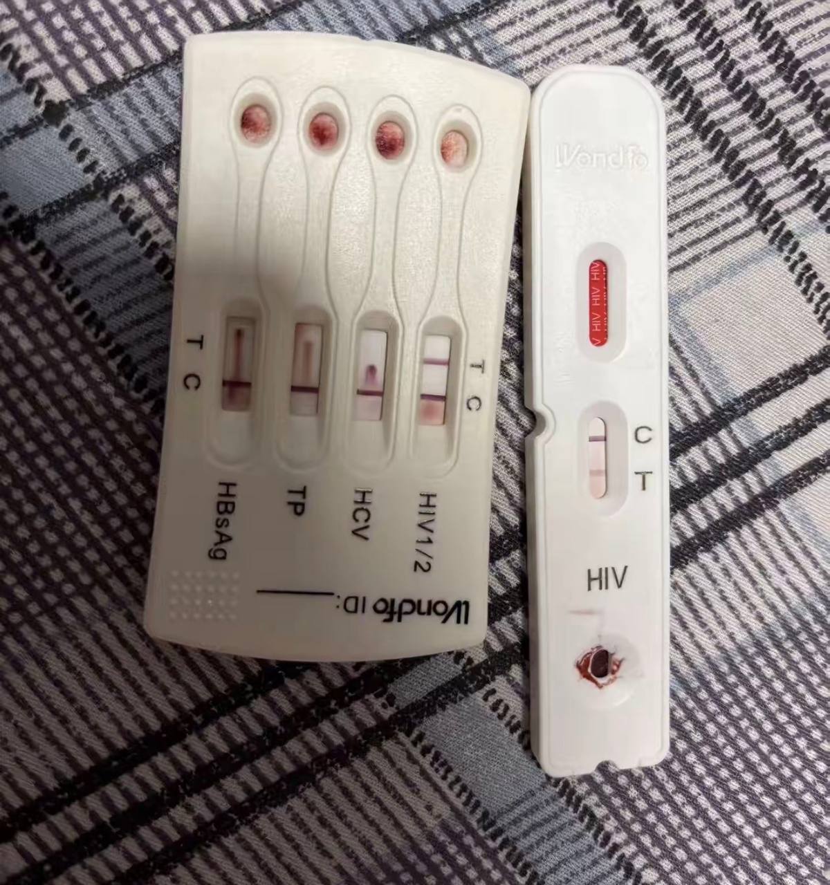 #网友投稿：大家一定注意这个越南娼妇，这个女的不仅要偷东西，而且还要拷贝你手机里面的数据，带着一个女儿，老公已经去坐牢了…