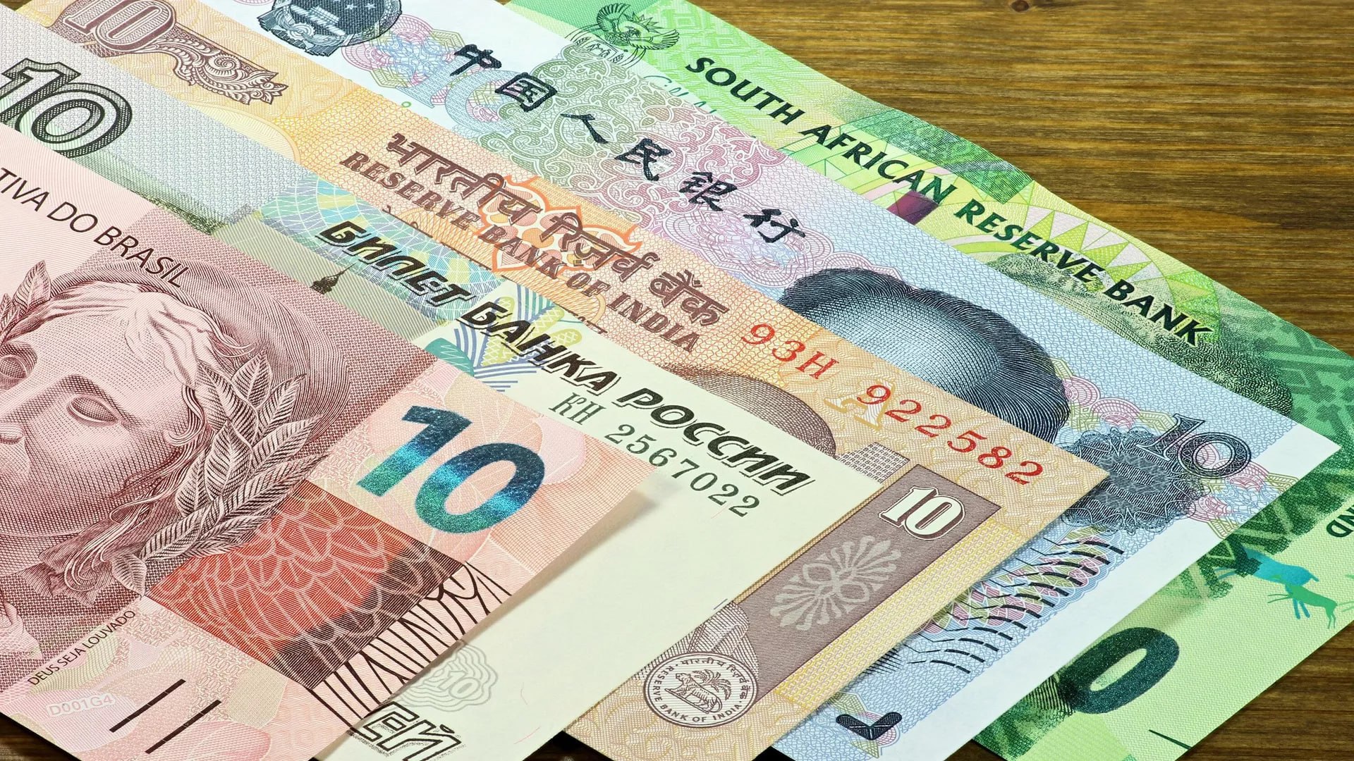 #国际新闻：伊拉克经济学家：金砖本币结算削美元权重，全球贸易替代中心成形