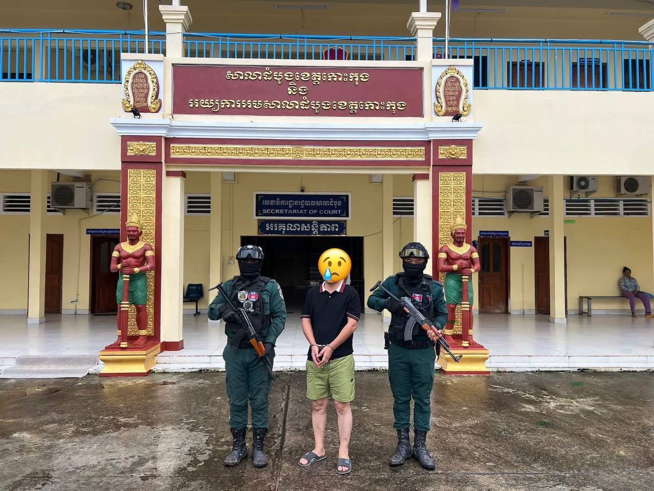 两名从戈公省警察临时拘留中心逃脱的中国籍嫌疑人被抓获并押回😵‍💫