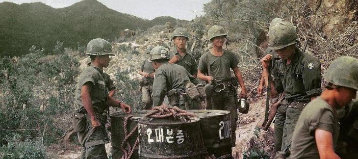 #国际新闻：俄专家：美越战“牧场工”喷橙剂61周年 畸形胎至今现