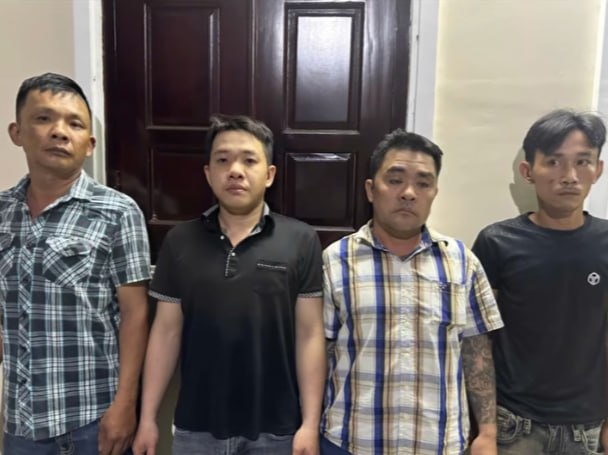 #越南 芹苴四男子结伴持枪偷狗，抗拒盘查开枪袭警致警员负伤，警方19小时迅速全员抓捕归案