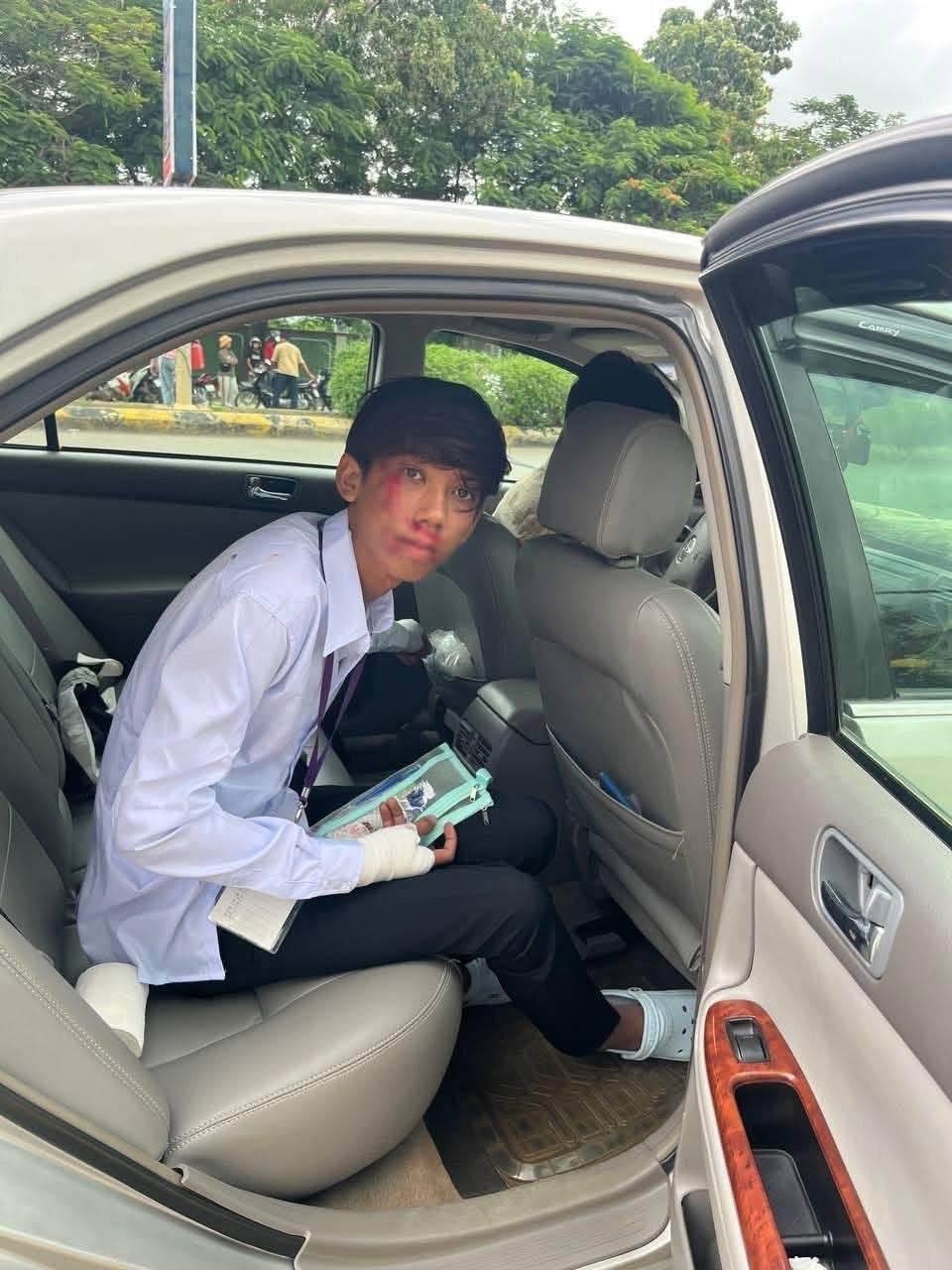 #柬埔寨 三名考生赶考途中接连遭遇车祸，简单包扎伤口后忍痛赴考，不愿十二年寒窗心血付诸东流