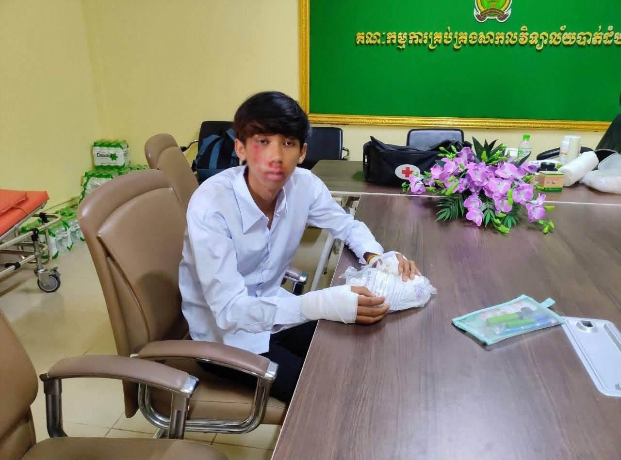 #柬埔寨 三名考生赶考途中接连遭遇车祸，简单包扎伤口后忍痛赴考，不愿十二年寒窗心血付诸东流